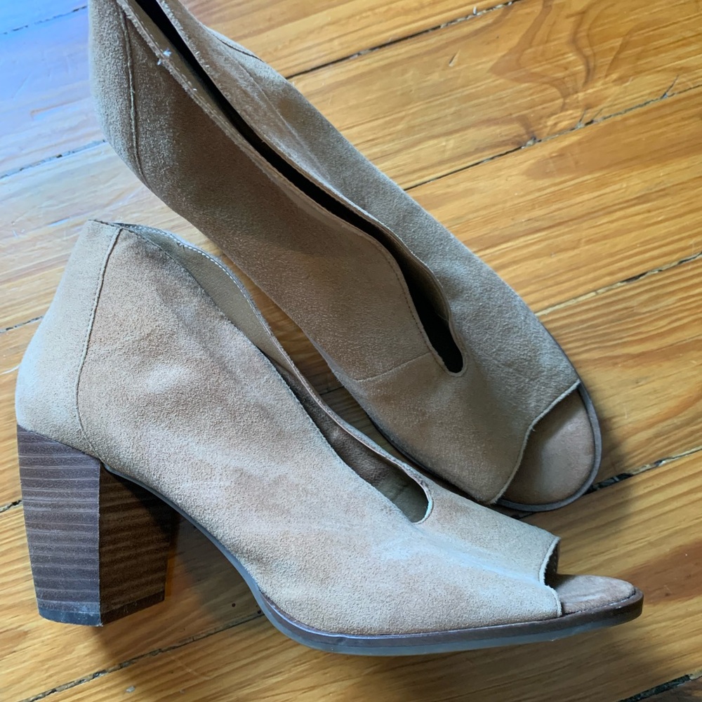 Lucky Brand Tan Peep-Toe Block Heel Shoes